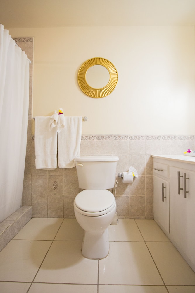 Connies Comfort Suites 49/50