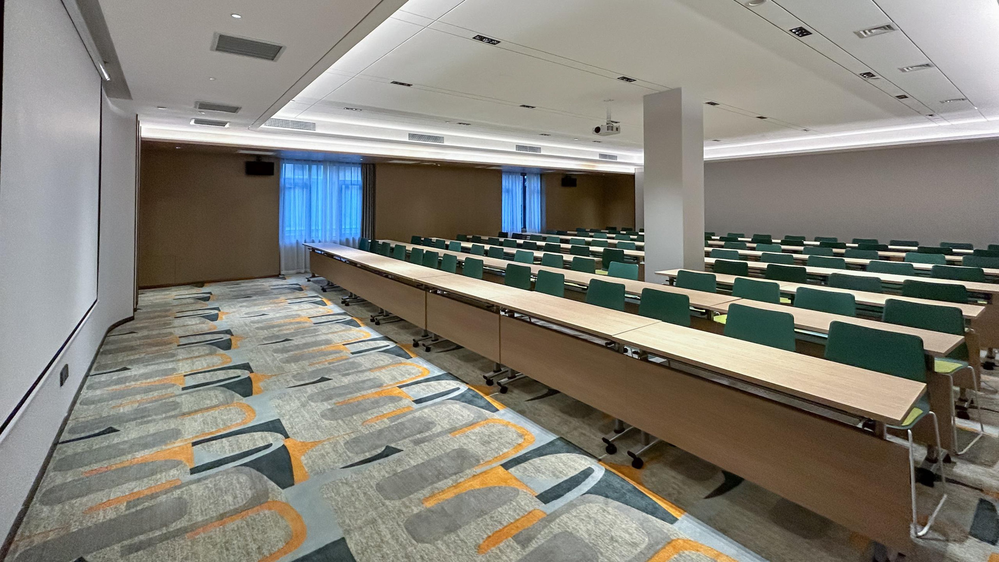 Holiday Inn Express Dandong City Center 40/47