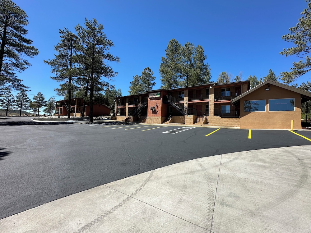Motel In The Pines 31/41