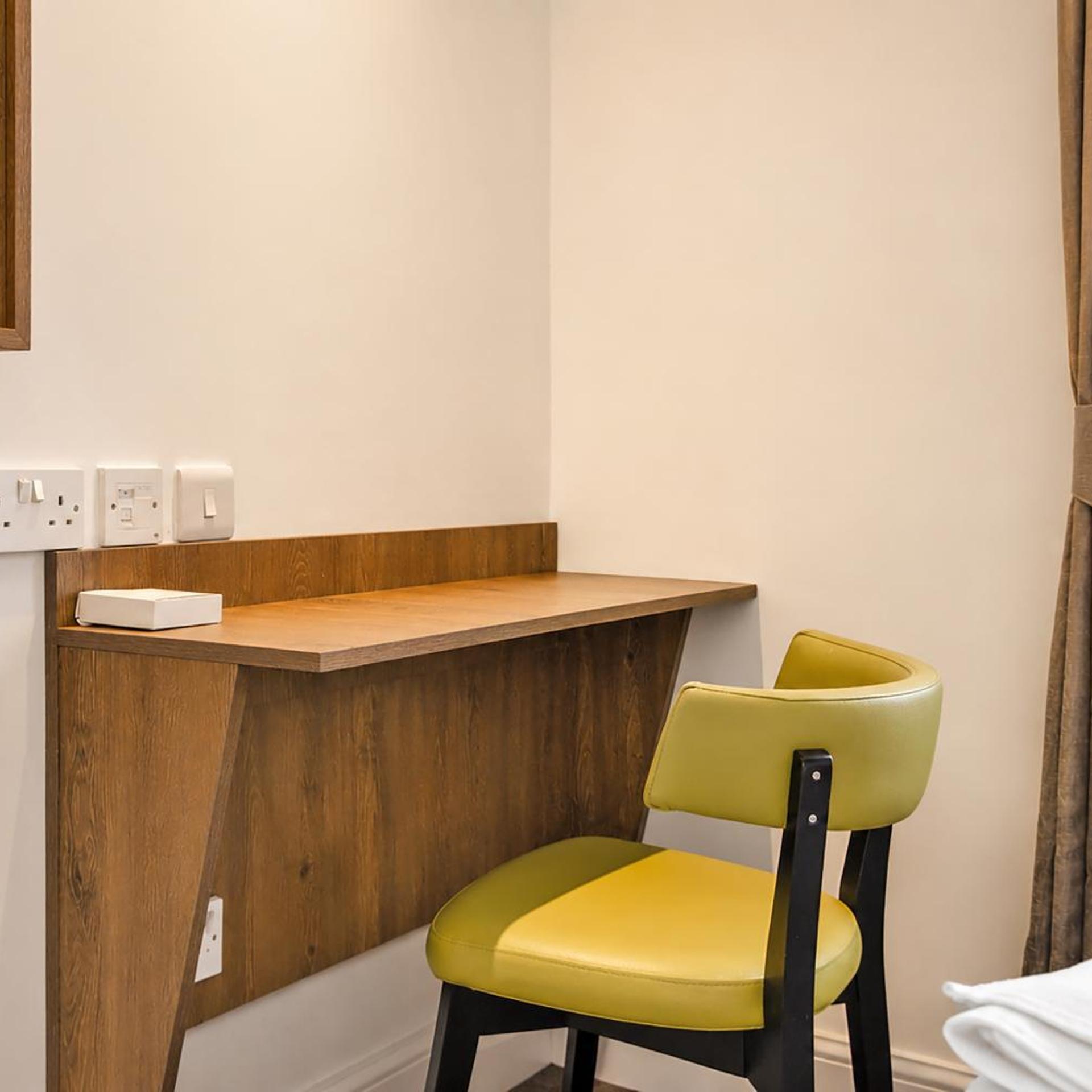 OYO The Manor Park Hotel 11/55