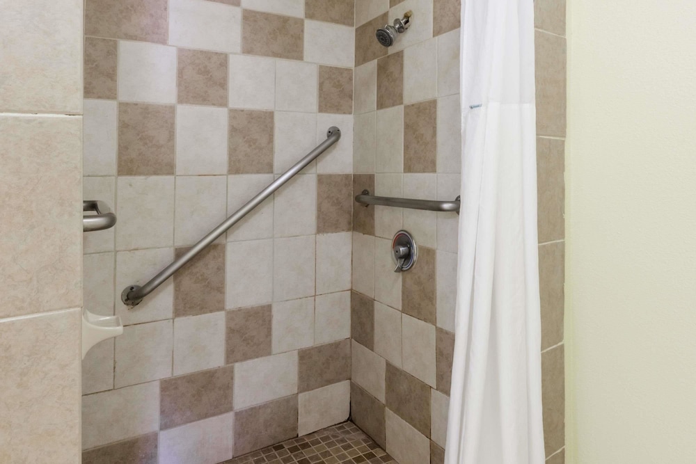 Days Inn by Wyndham Kent - Akron, Ohio 7/15