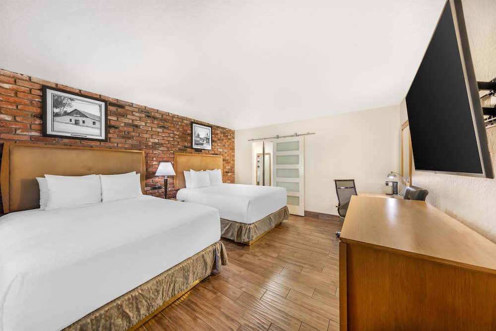 Standard, 2 Queen Beds, Best Western Pine Tree Motel 4/9