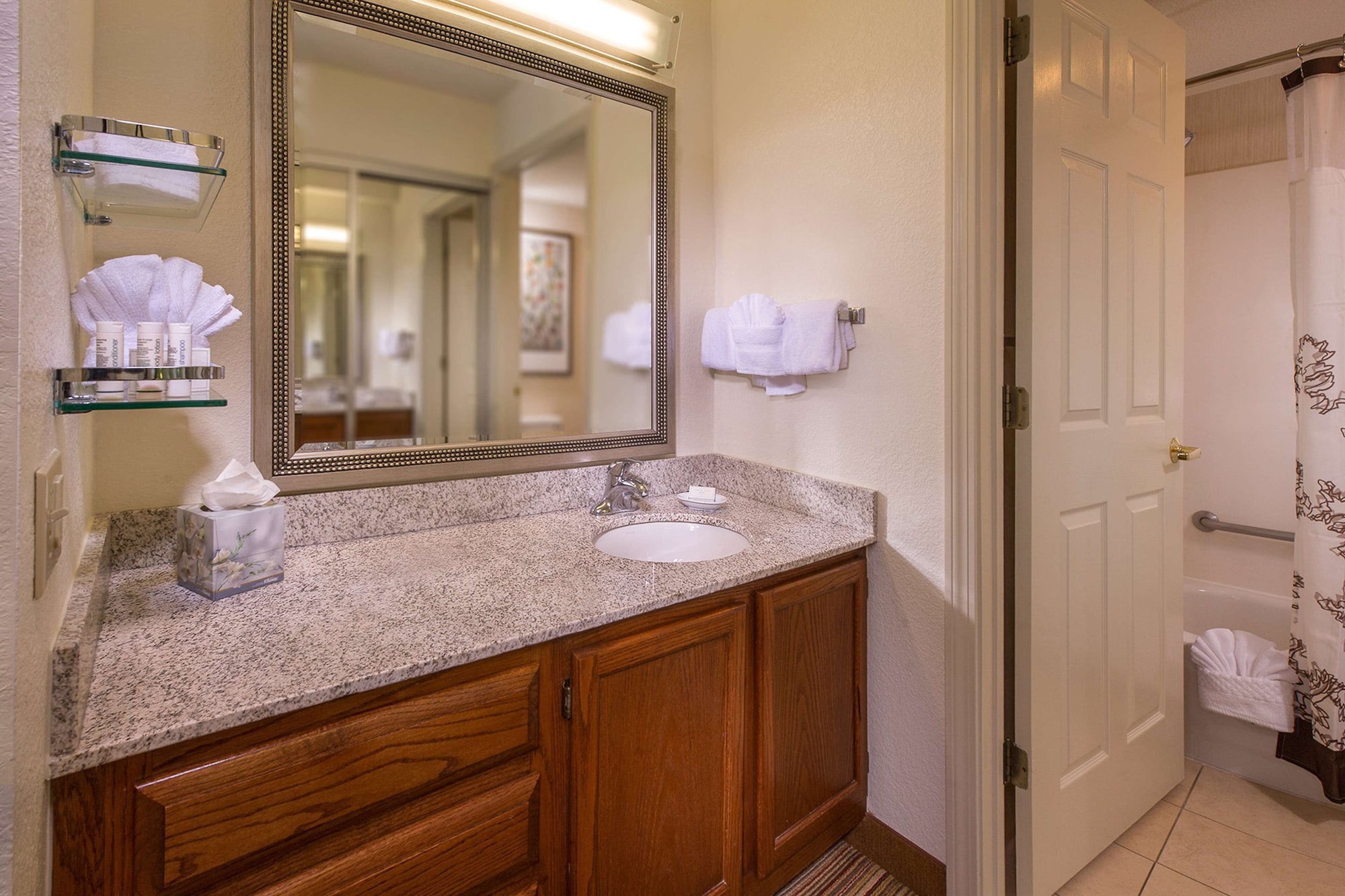 1 BEDROOM, SUPERIOR, SUITE, QUEEN BED, SOFA