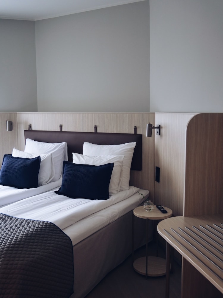 COMPACT, TWIN BEDS