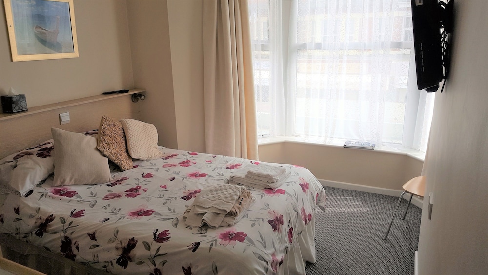 ROOM, DOUBLE BED