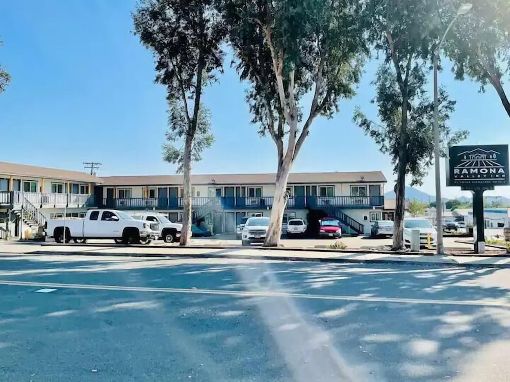 Ramona Valley Inn 51/61