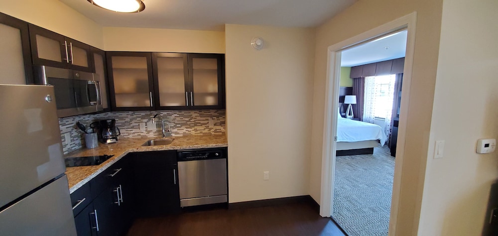 STAYBRIDGE SUITES EAU CLAIRE - ALTOONA 52/67