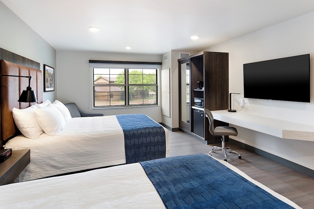 Walkout, Deluxe, 2 Queen Beds, Accessible