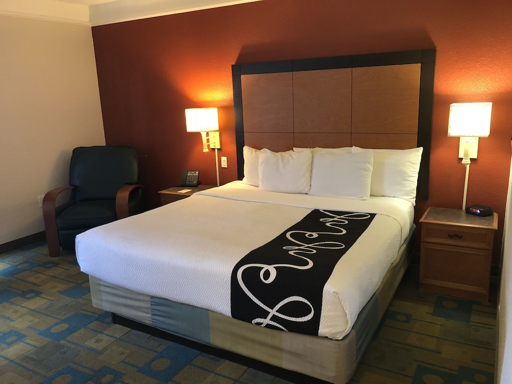 La Quinta Inn & Suites by Wyndham Jacksonville Butler Blvd 28/55