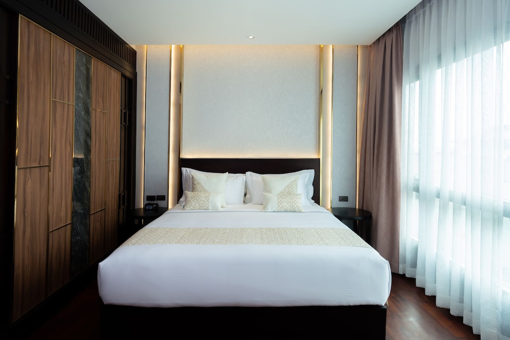 PREMIUM, KING BED, CITY VIEW