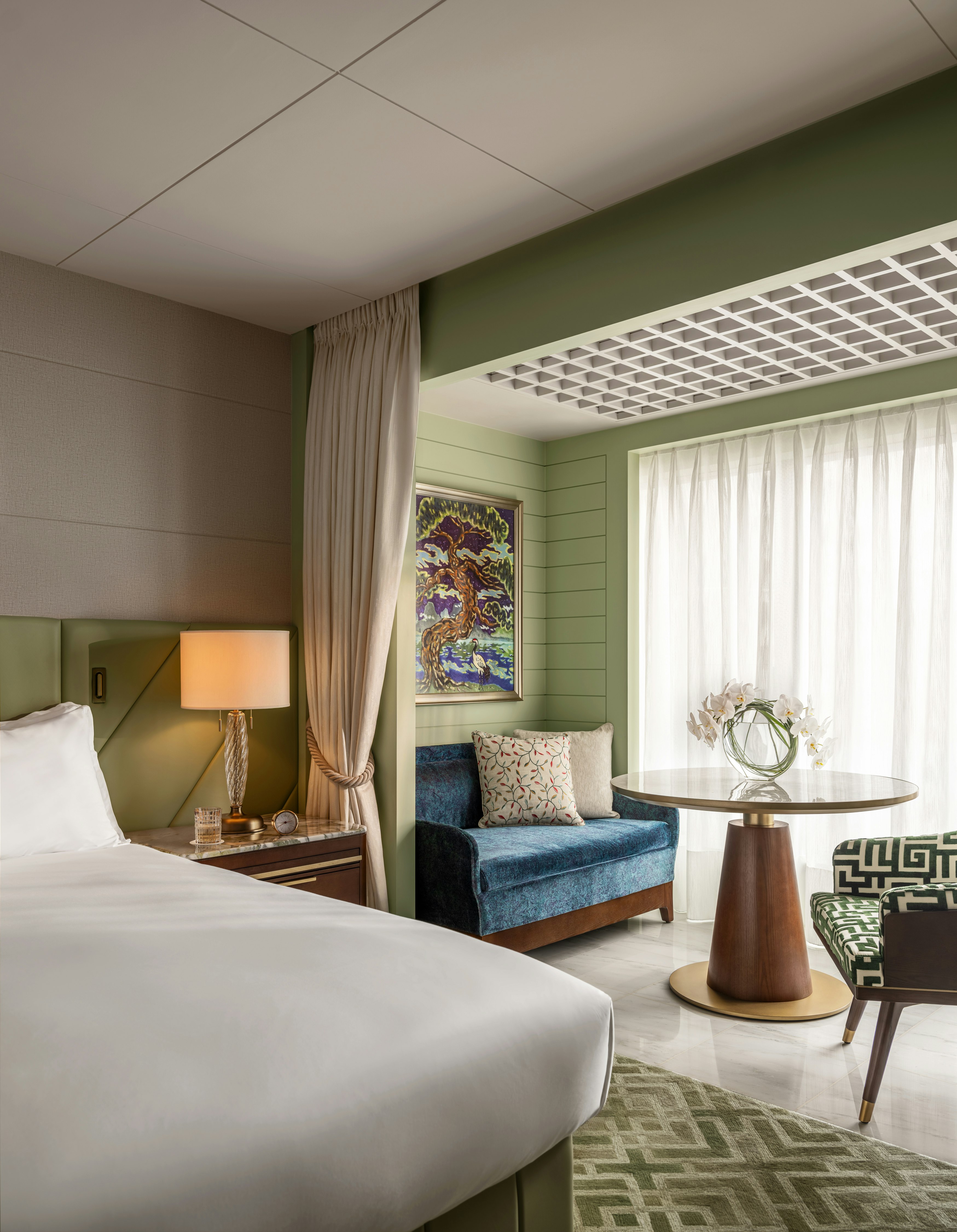 Room, Twin Beds, Statue Square View