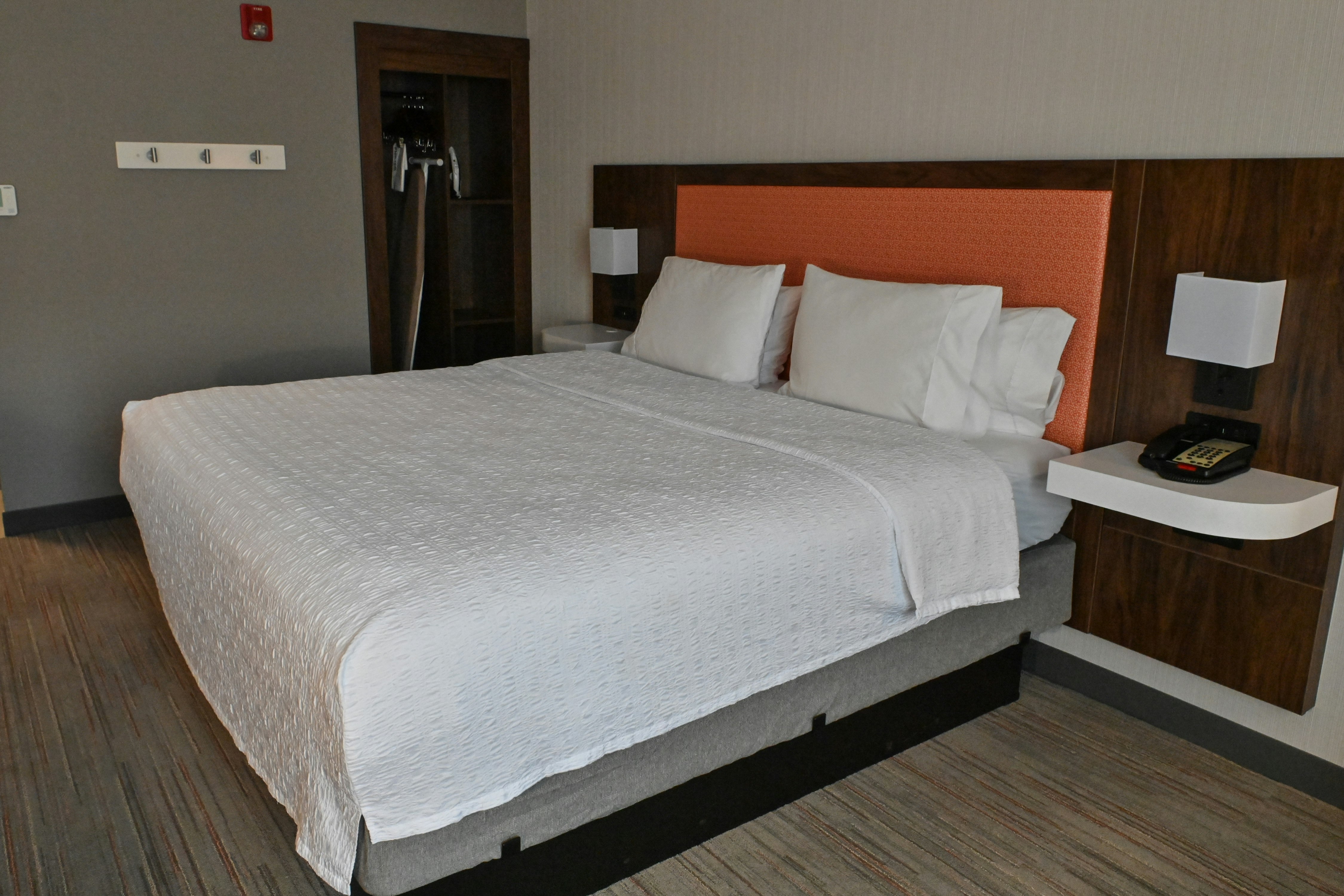 غرفة بسرير كينج لذوي الإعاقة