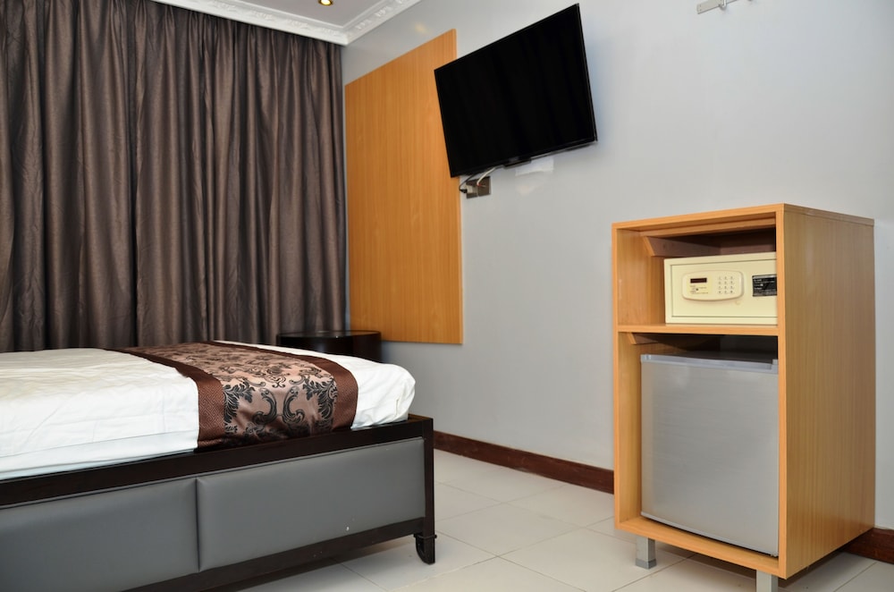 Lagos Hotel 13/27