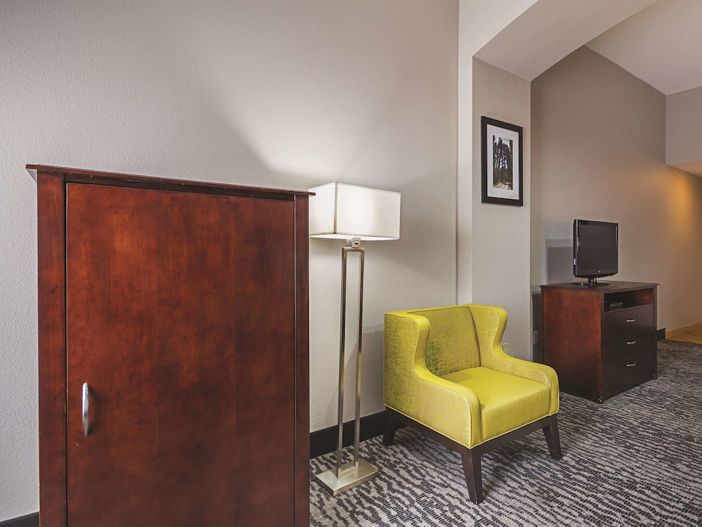 La Quinta Inn & Suites by Wyndham Fresno Northwest 33/44
