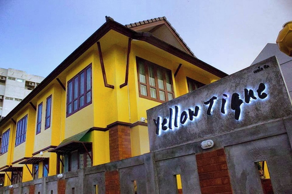 Yellow Tique Hotel 3/58