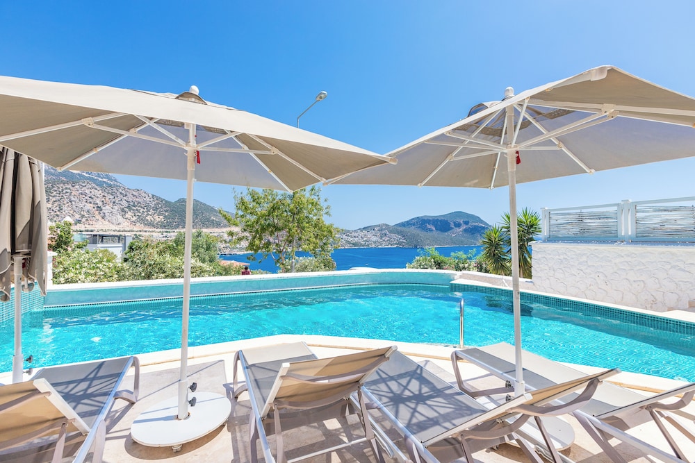 Kalkan Saray Suites Hotel 66/74