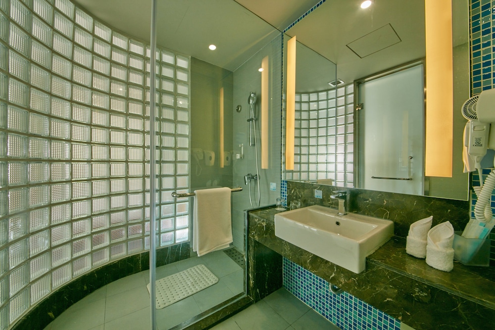HOLIDAY INN EXPRESS LESHAN CITY SQUARE 43/43