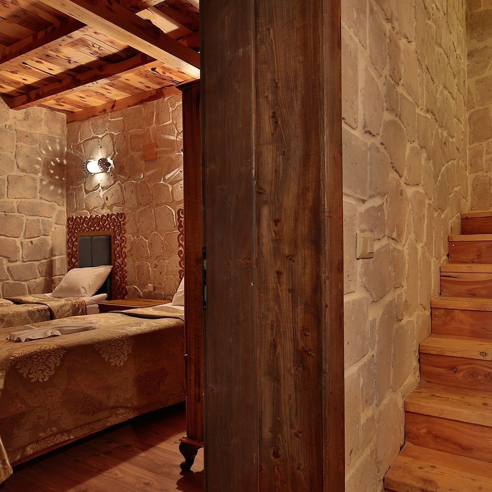 Elevres Stone House Hotel 28/67
