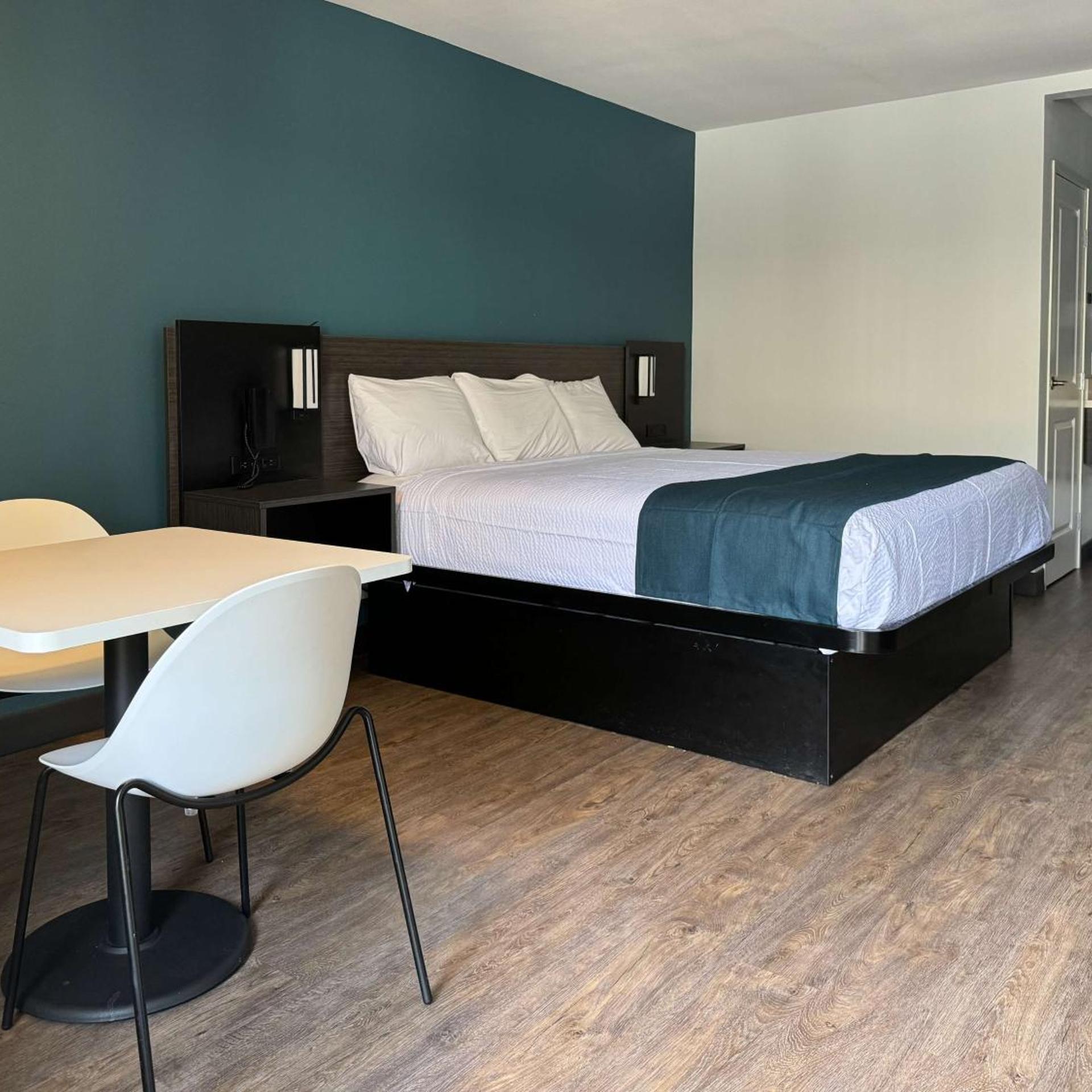 Studio6 Suites Gardena, CA 11/33