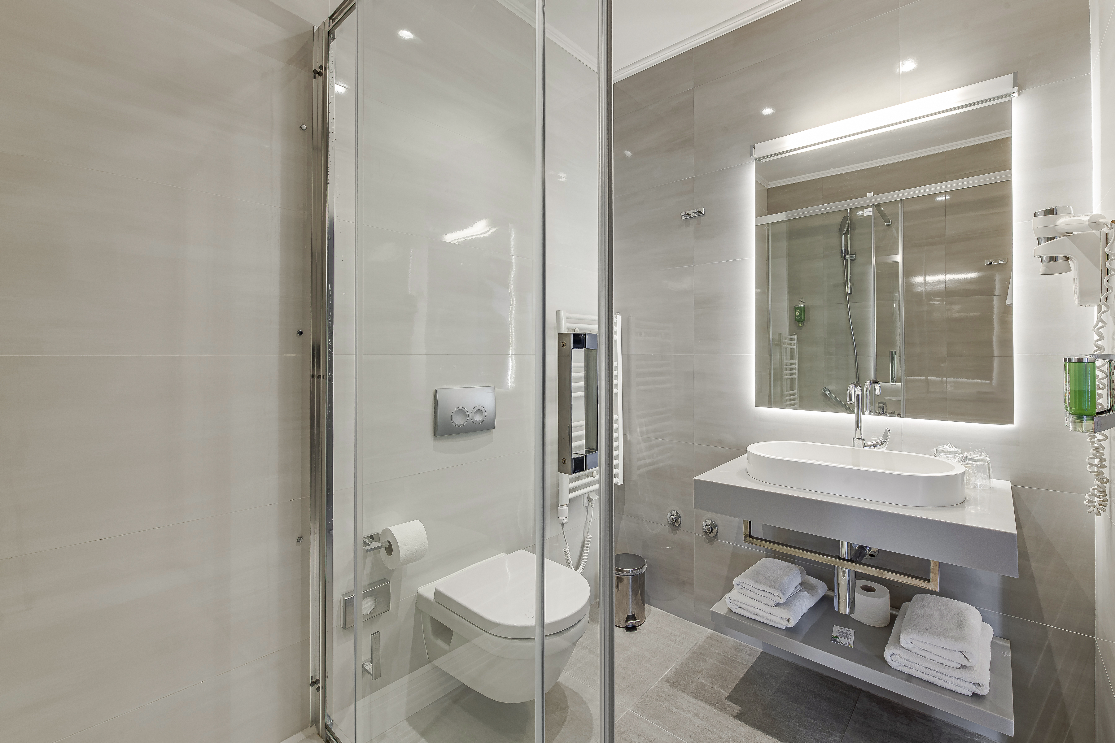 غرفة تنفيذية، Lero Hotel 7/9