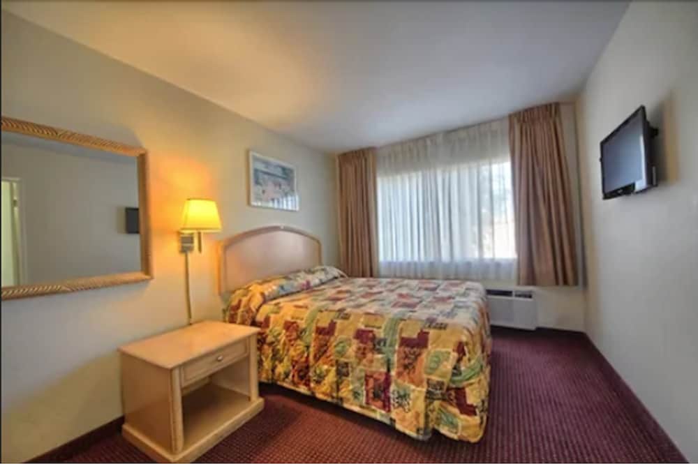 Relax Inn and Suites 10/30