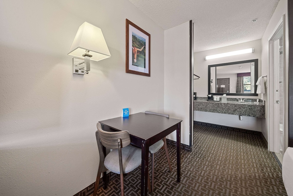 Days Inn by Wyndham Round Rock 43/43