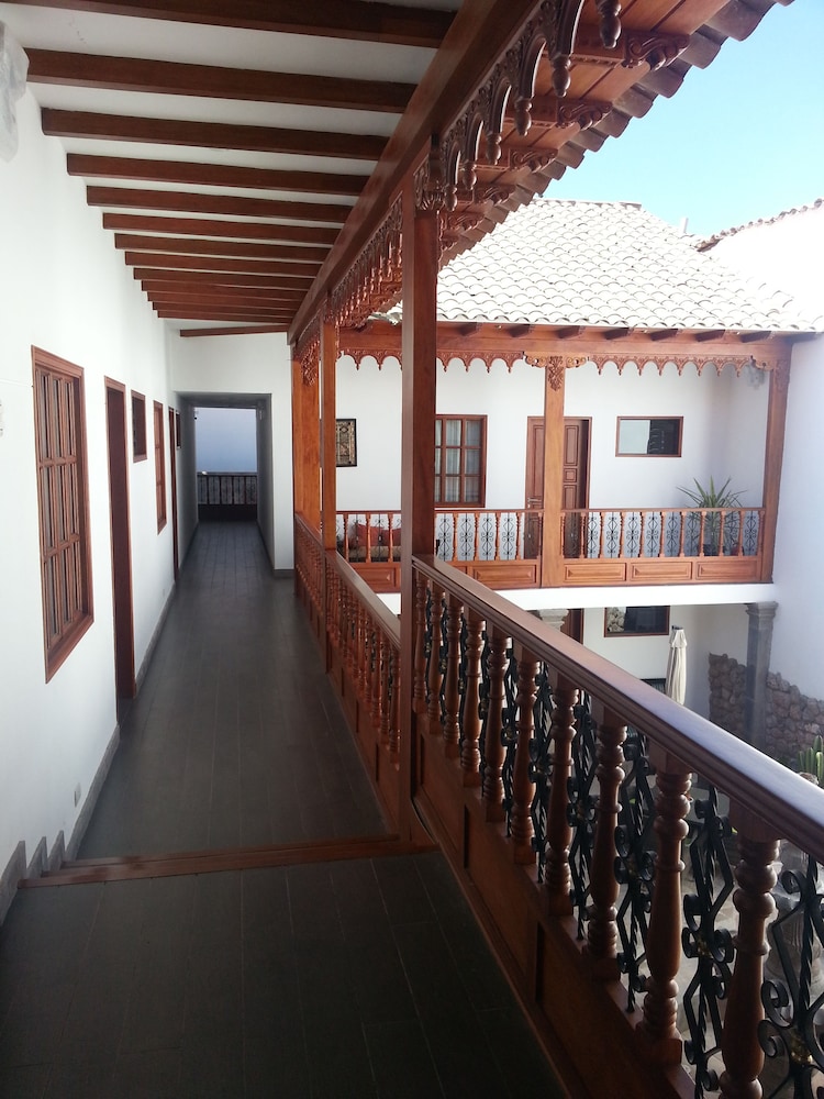 ILLA HOTEL 4/74