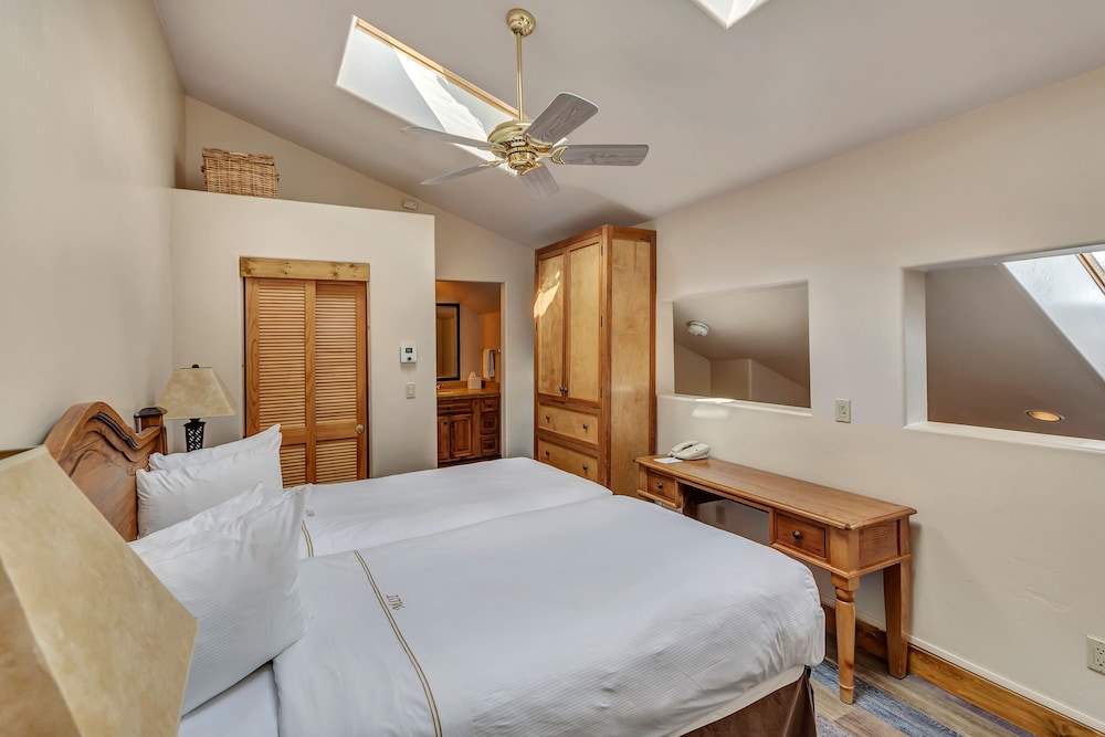 Mountain Lodge Telluride 12/73