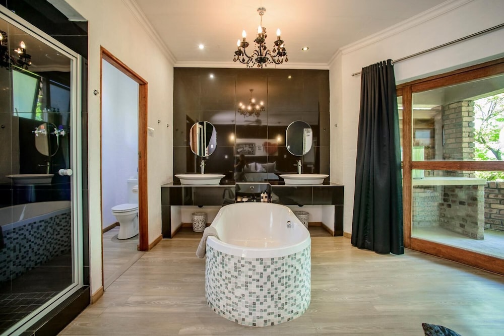Zebrina Guest House 24/50