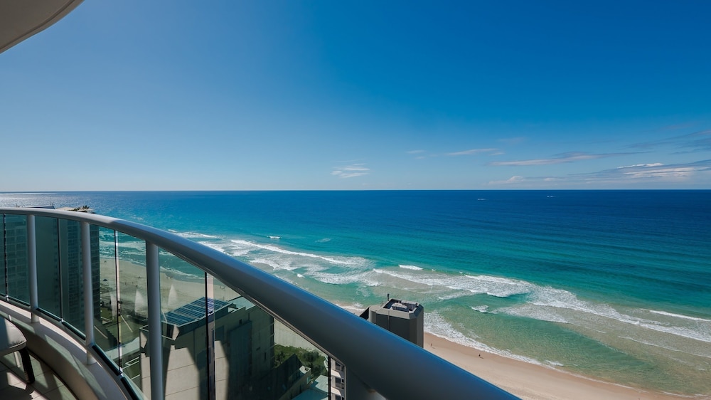 Pacific Views Resort 44/73