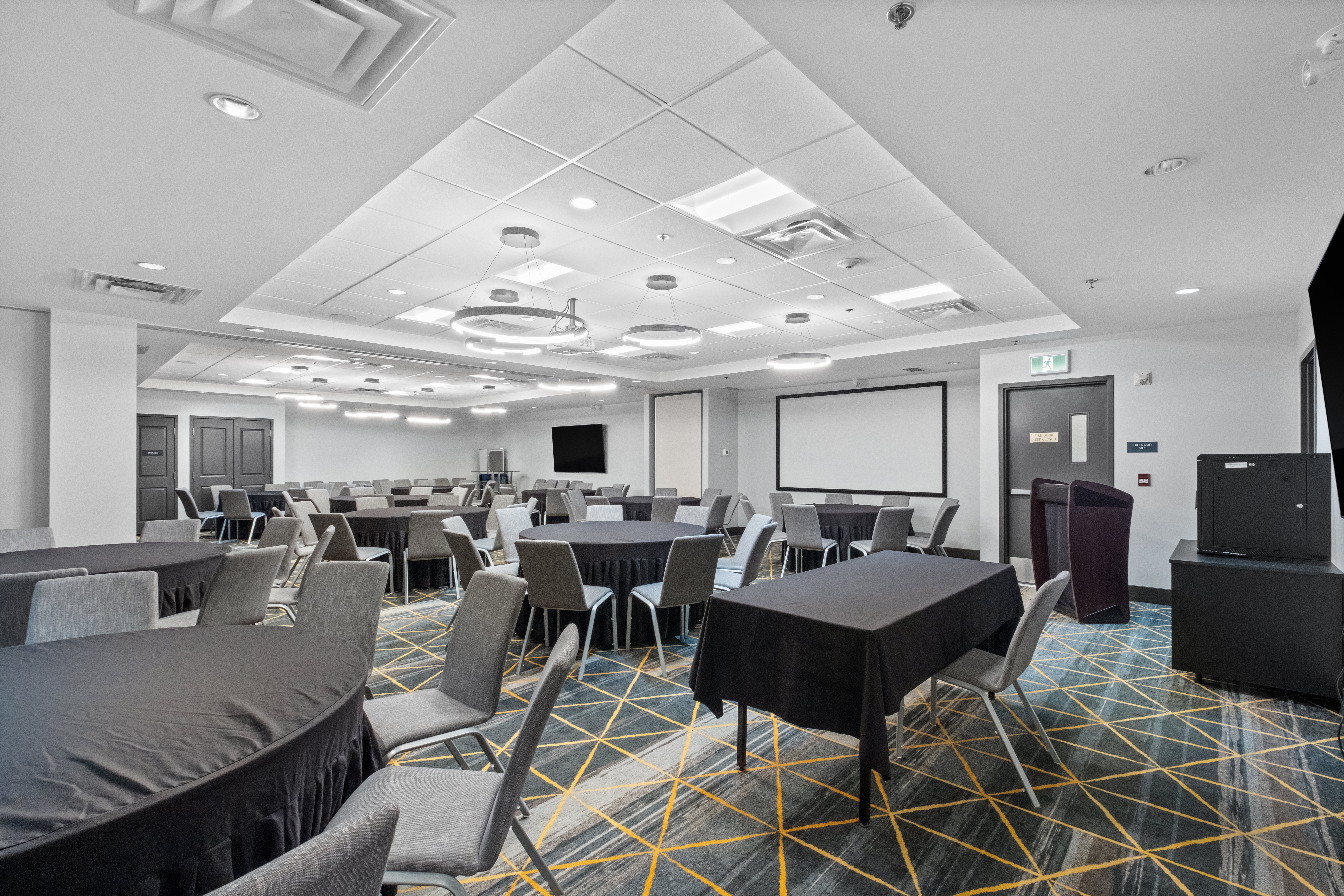 Holiday Inn Hotel Suites Surrey East Cloverdale 66/75