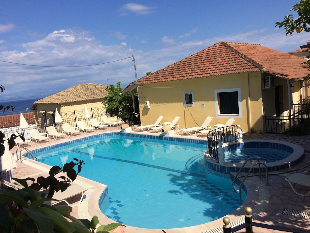 Avra Paradise Aparthotel 43/50