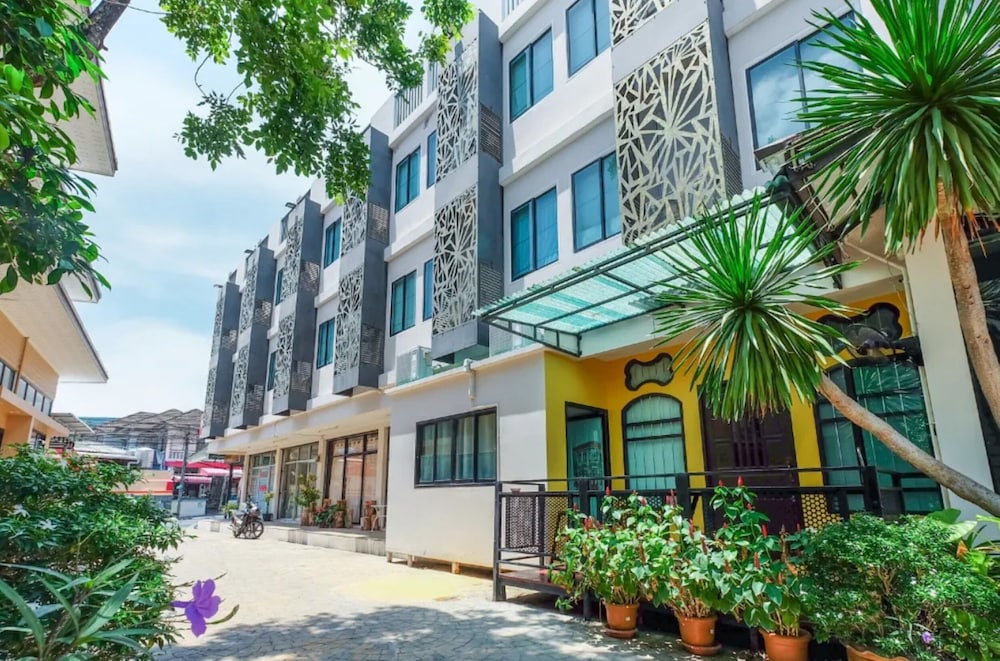 The Little Nest Hotel 4/49