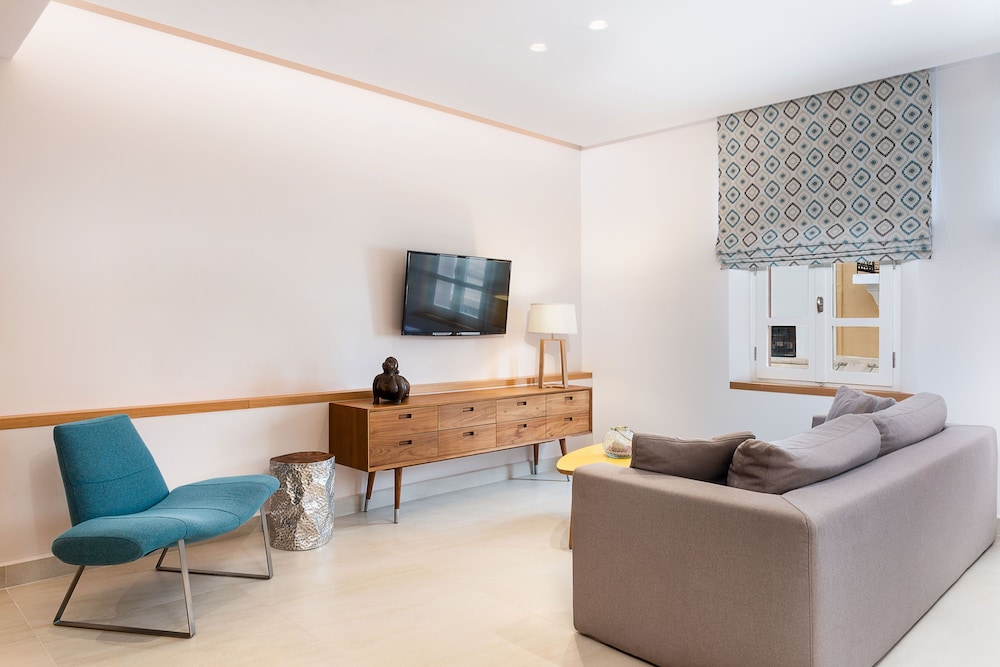 Avra Venetian Harbour Apartments 25/50