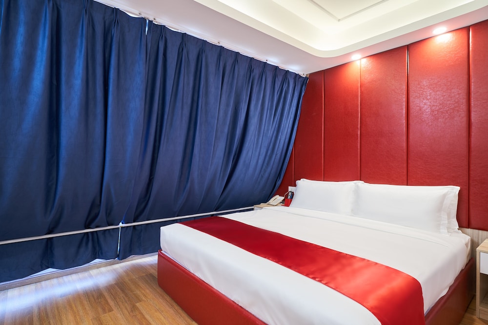 Sapphire Hotel Silom Bangkok 12/48