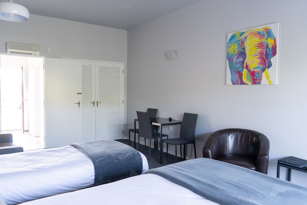 BURWOOD MANOR MOTEL 18/50