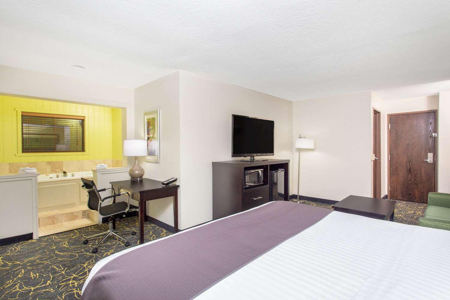 AmericInn by Wyndham Delafield 6/18