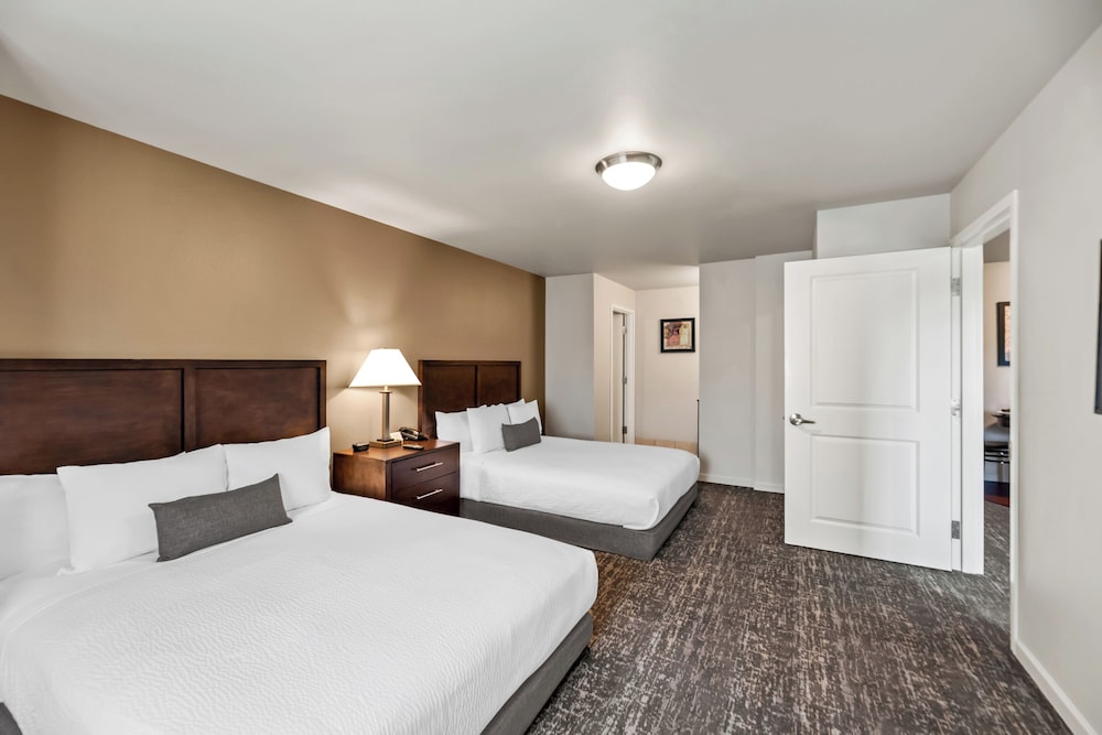 Ledgestone Hotel 22/68