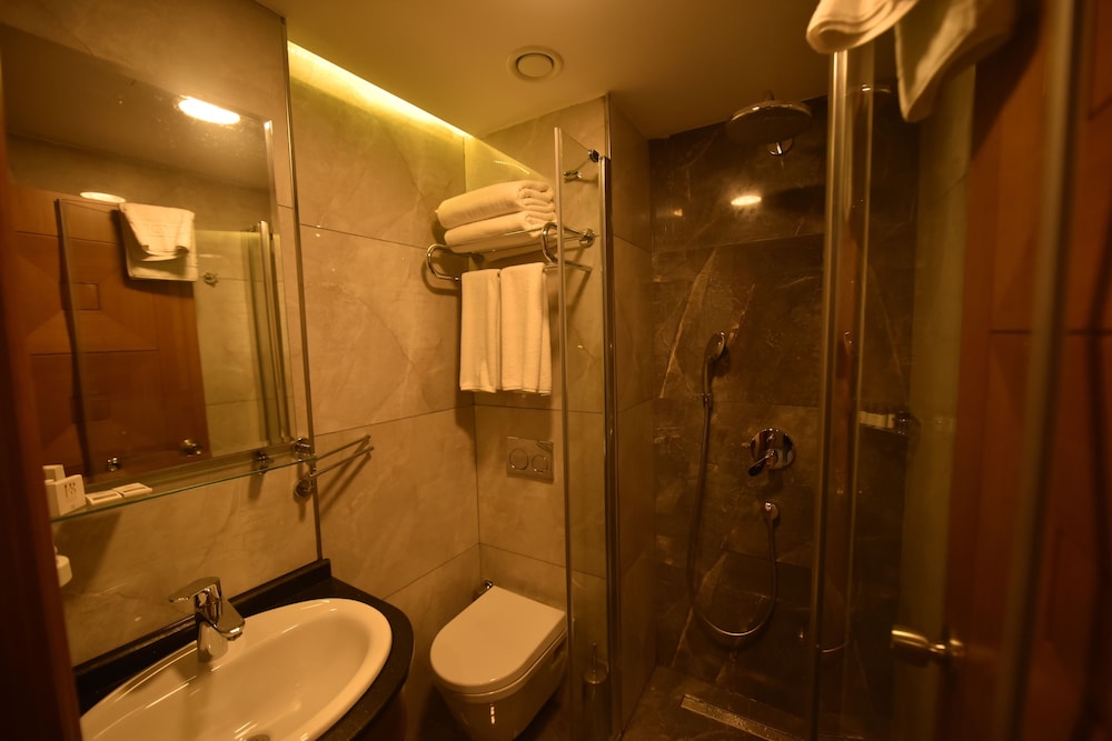 Four Seven Hotel 33/36