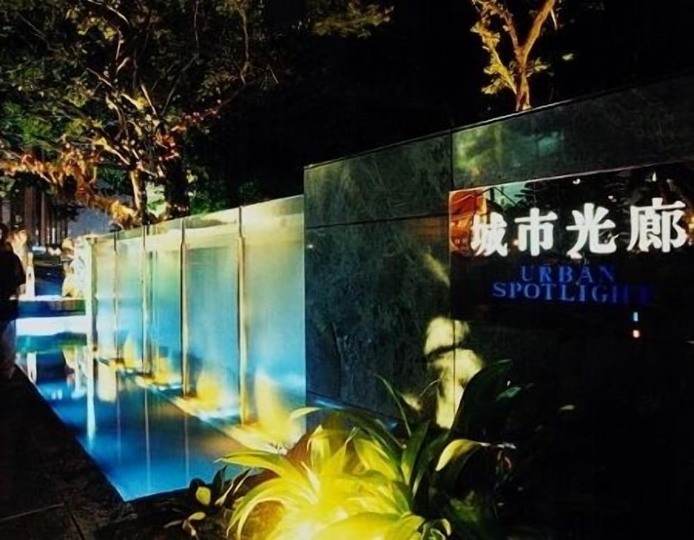 The River Fashion Hotel 57/65
