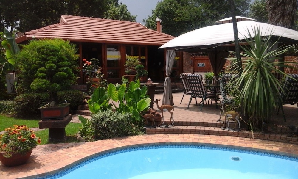 Aark Guest Lodge cc Boutique Hotel 20/22