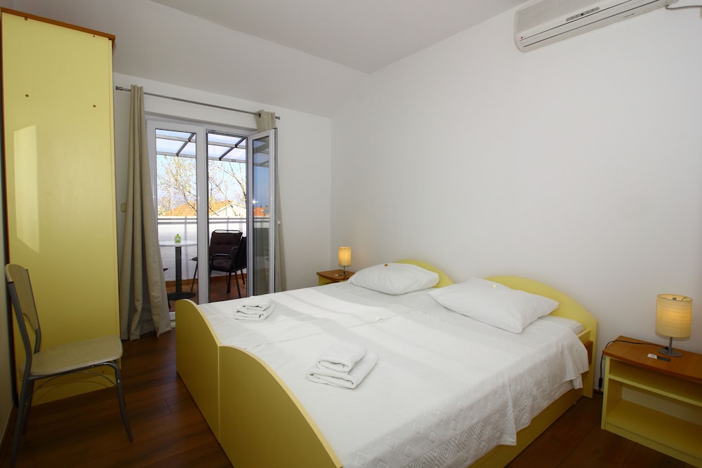 Bacan Serviced Apartments 16/64