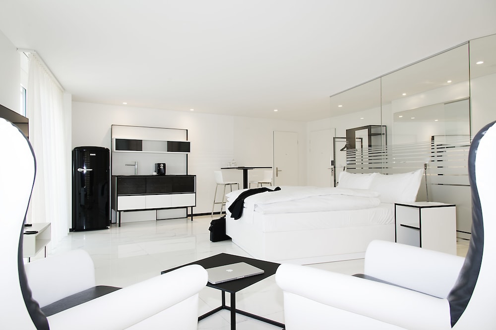 THESSONI HOME ZURICH 24/48