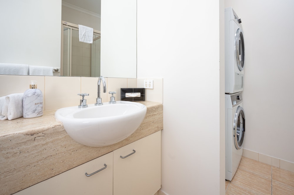 MainStay Suites Kew 17/60