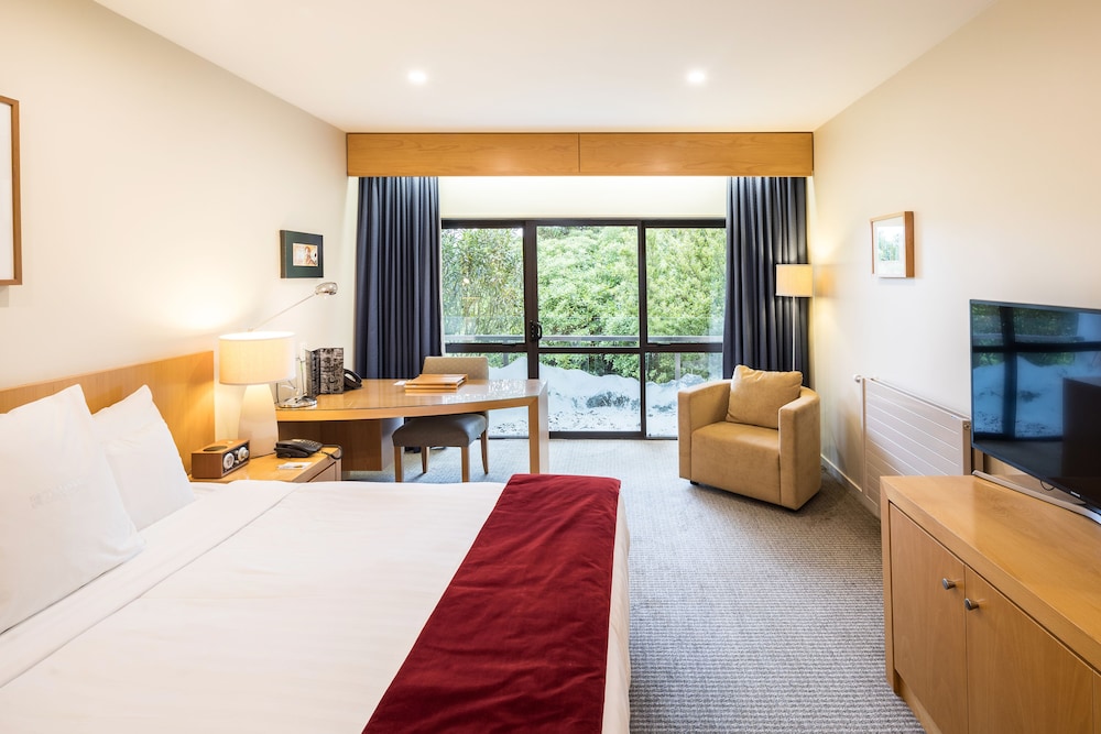 Commodore Airport Hotel 27/74