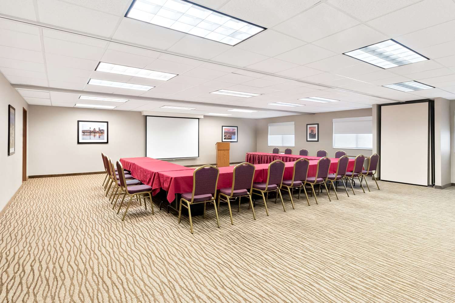 Comfort Suites Portland Airport 32/39