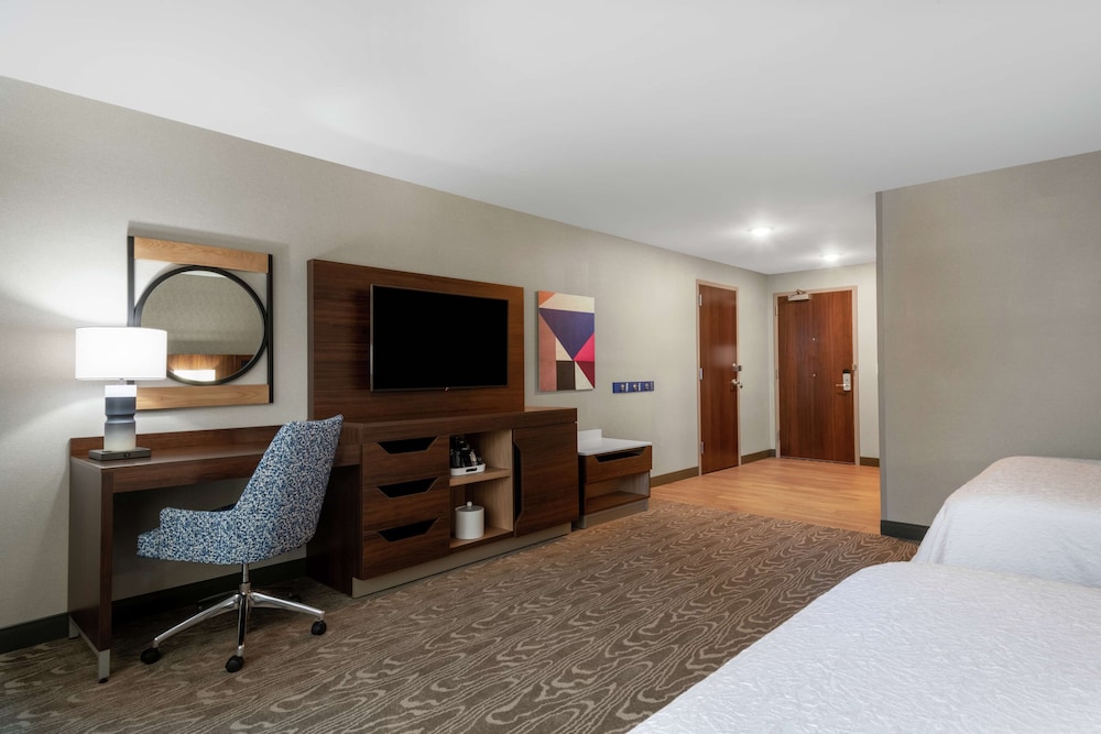 Hampton Inn and Suites Fort Wayne Downtown 50/53