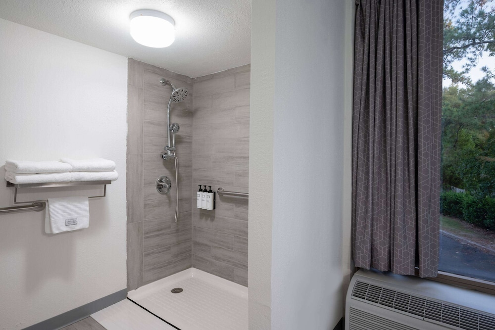 Wyndham Garden Columbia/Ft. Jackson 24/24