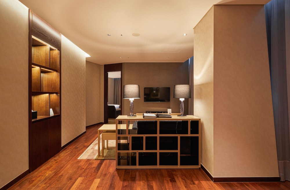 Lobby at Oakwood Premier Incheon, INCHEON