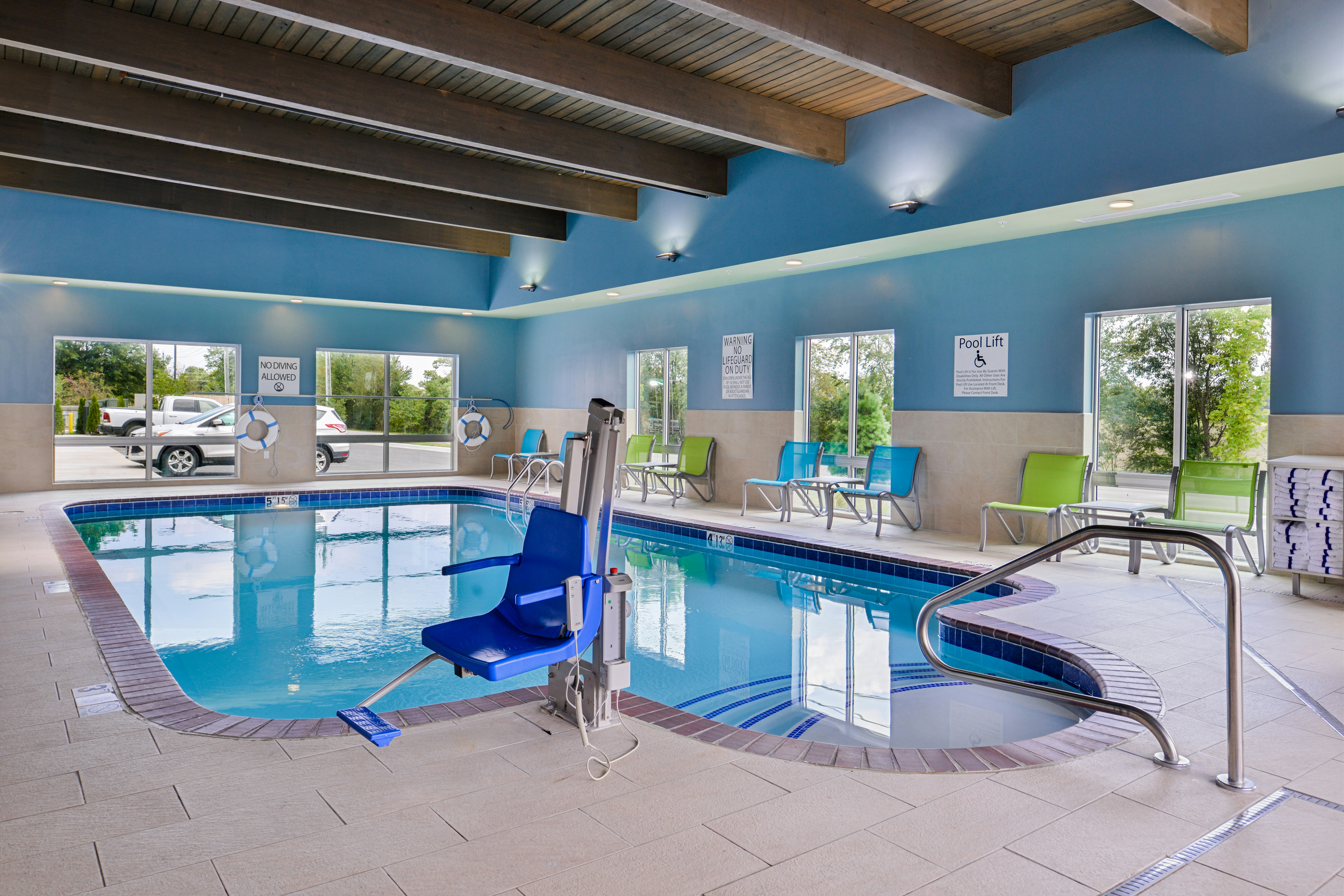 Holiday Inn Express Suites Siloam Springs 31/57